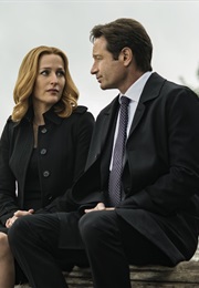 Gillian Anderson and David Duchovny in the X Files (1993)