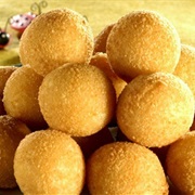 Bolinhos De Mandioca Com Mel