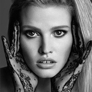 Lara Stone