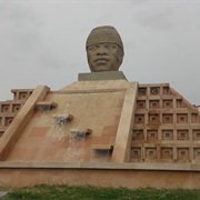 Olmec Head Roundabout, Madrid