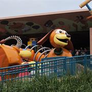 Slinky Dog Zigzag Spin (Toy Story Playland)