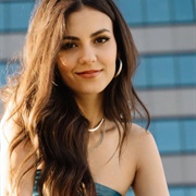 Victoria Justice-1,66 M