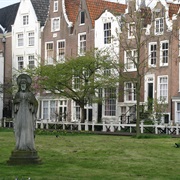 Amsterdam Begijnhof Courtyard