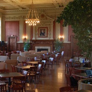 Holmes Lounge