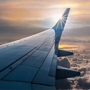 Air Takes the Same Time to Travel Above and Below an Aircraft&#39;s Wing