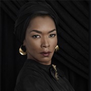 Angela Bassett - Marie Laveau