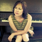 Iris Dement