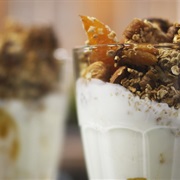 Muesli Met Yoghurt En Vers Fruit