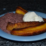 Platanos Con Crema Y Frijoles