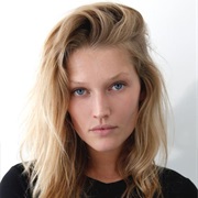 Toni Garrn