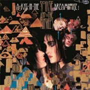 Siouxsie and the Banshees - A Kiss in the Dreamhouse