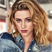 Lili Reinhart