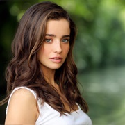 Holly Earl