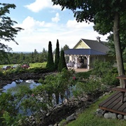 Mont Yamaska - Vignoble Les Petits Cailloux