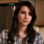 Jill Roberts (Emma Roberts)