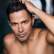 Jay Hernandez