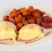 Eggs Benedict With Canadian Bacon and Hollandaise