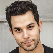 Skylar Astin