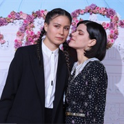 Soko and Stella Leoni