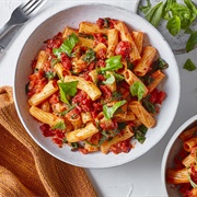 Pasta With Spinach Leaves and Tinned Tomatoes