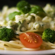 Spaghetti With Cherry Tomatoes and Broccoli