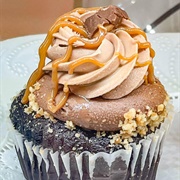 Snickers Cupcake