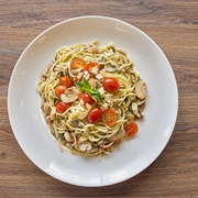 Spaghetti With Mushrooms and Cherry Tomatoes