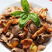 Wholegrain Pasta With Chanterelles and Basil