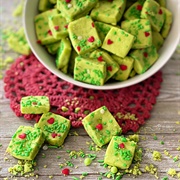 Grinch Shortbread Bites