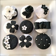 Black White Cupcake