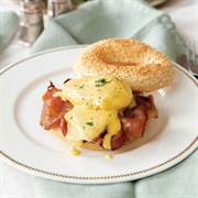 Eggs Benedict Bagel