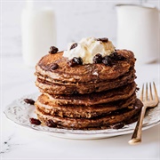 Pancakes With Chocolate-Covered Raisins (Pancakes With Raisin Duds)