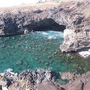 Ana Kai Tangata (Cannibal Cave)