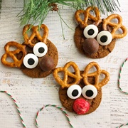 Gingerbread Pretzel Cookie