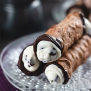 Dirt Cake Cannoli Shell