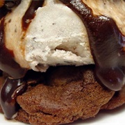 Chocolate Ice Cream Double Chocolate Cookie Sundae (Chocoholic)