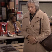 S7.E18: Garage Sale