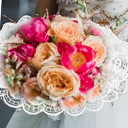 Lace Collar Bouquet Holder