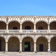 Alcázar De Colón