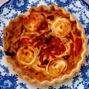 Goat&#39;s Cheese and Roasted Pepper Quiche