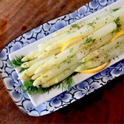 Lightly Boiled White Asparagus