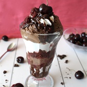 Sundae With Chocolate Cream