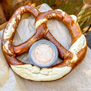 Na&#39;vi-Sized Pretzel