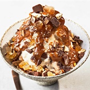 Vanilla Chocolate Swirl Caramel Sundae