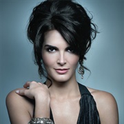 Angie Harmon