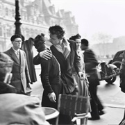 The Kiss at the Hôtel De Ville (Robert Doisneau)