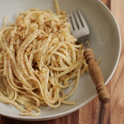 Spaghetti With Walnuts, Sugar, and Cinnamon