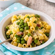 Rigatoni With Peas and Red Onion