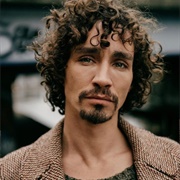 Robert Sheehan