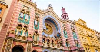 25 Beautiful Synagogues Worldwide